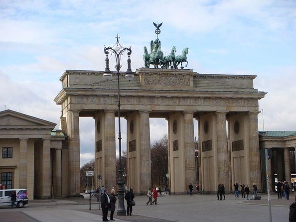 Berlin Wall: Greatest Escapes Self-Guided Walking Adventure - Key things I’d focus on before you go
