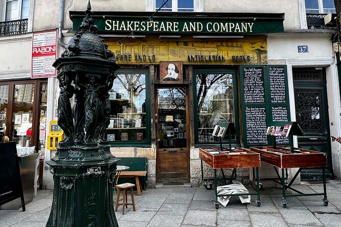 Best of the Left Bank: Self-Guided Tour of the Latin Quarter - First steps in the Latin Quarter: Shakespeare and Company to the theatrical side streets