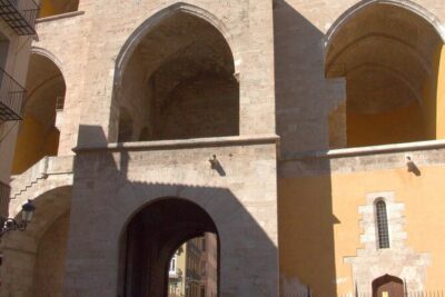 Between Two Gates: A Self-Guided Audio Tour in Valencia - From Pont dels Serrans to the Turia Gardens story in 138 BC