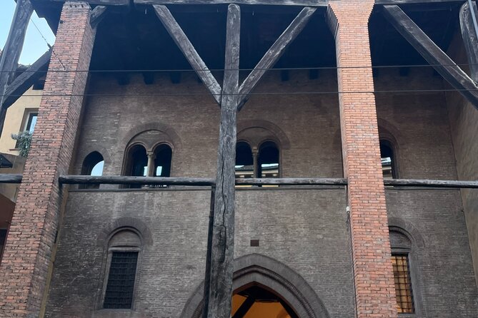 Bologna: A Self-Guided Audio Tour from Porta Galliera to Le Tre Frecce - Piazza Otto Agosto: a pause with political energy