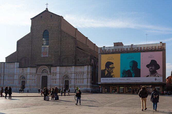 Bologna: A Self-Guided Audio Tour from Porta Galliera to Le Tre Frecce - San Pietro, Piazza del Nettuno, and the Neptune fountain legend