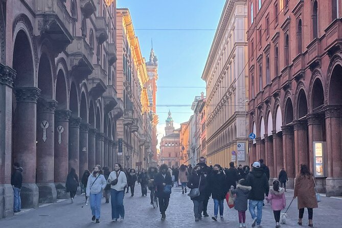 Bologna: A Self-Guided Audio Tour from Porta Galliera to Le Tre Frecce - Using VoiceMap: headphones, phone battery, and navigation that follows you