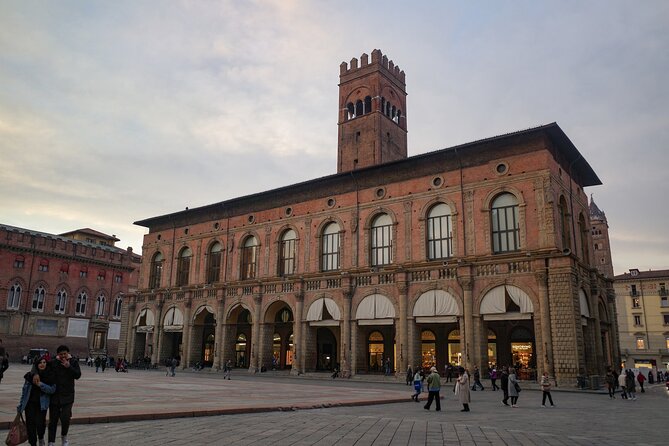 Bologna: City Walk with Audio Guide in 7 Languages on your Phone - Palazzo del Podesta: medieval government in stone