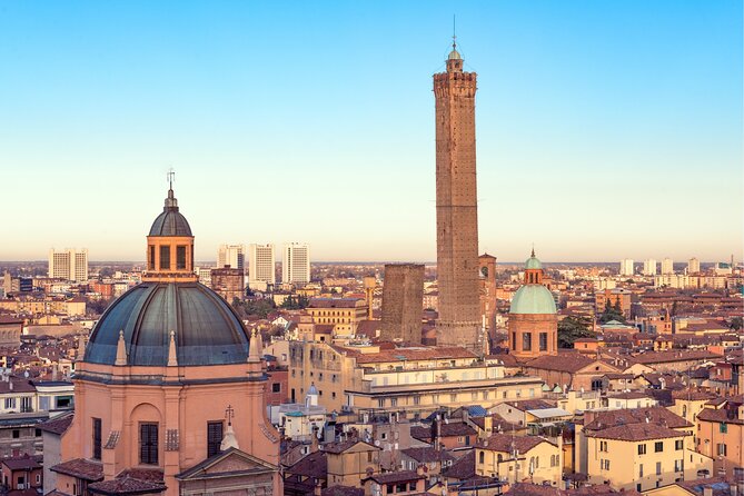 Bologna Scavenger Hunt and Highlights Self Guided Audio Tour - Your perfect start point: Two Towers as the smart baseline