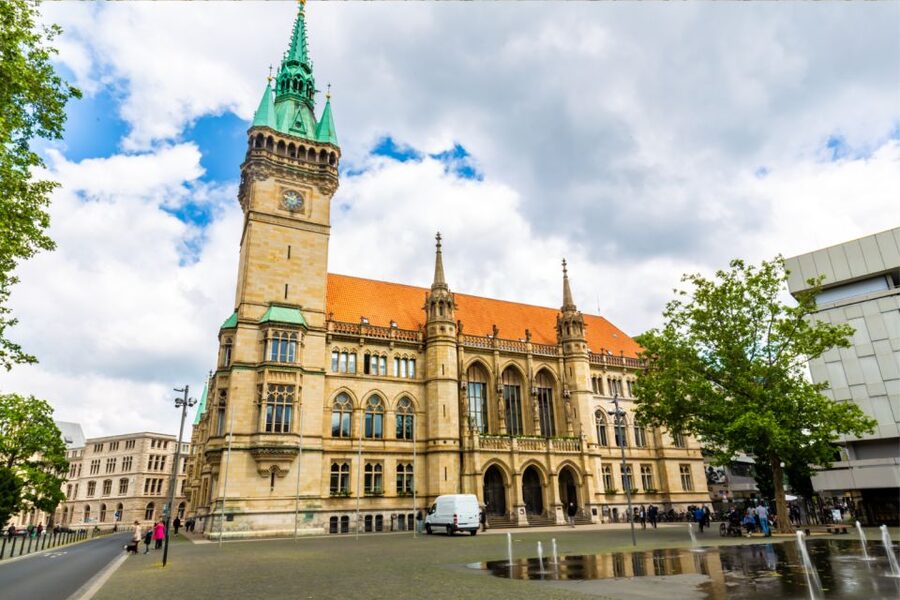 Braunschweig: Scavenger Hunt Self-Guided Walking Tour - Burgplatz to Kohlmarkt: sightseeing with built-in meaning