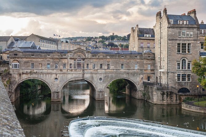 Bridgerton’s Filming Locations in Bath Audio Guide - A café break near the show’s scenes—and a modern-life disguise lesson
