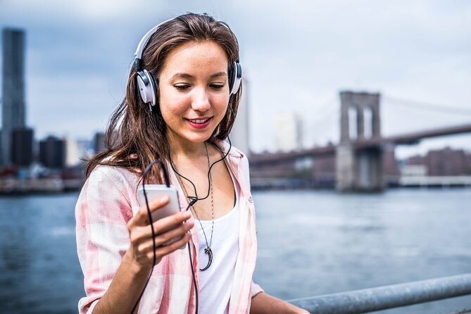 Brooklyn Heights and DUMBO Self-Guided Walking Tour - Stop 1: Brooklyn Bridge—1883 engineering drama in audio form