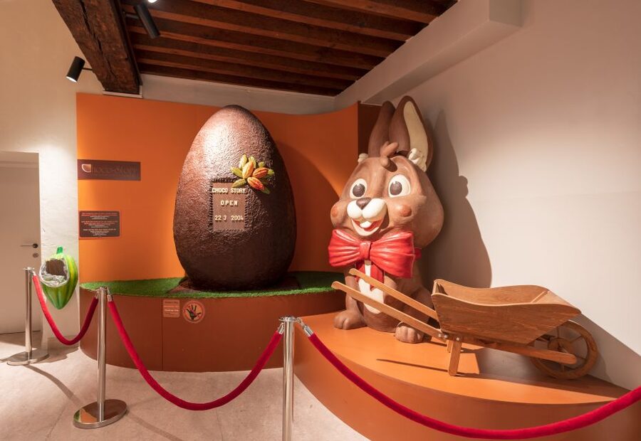 Bruges: Choco-Story Museum with Audio Guide and Tastings - Inside the three-part experience: history, ingredients, and the science-to-snack link