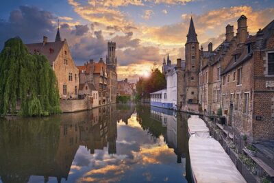 Bruges: City Walk with Audio Guide in 7 Languages on your Phone - The 2–3 hour self-guided loop (and how to use it well)