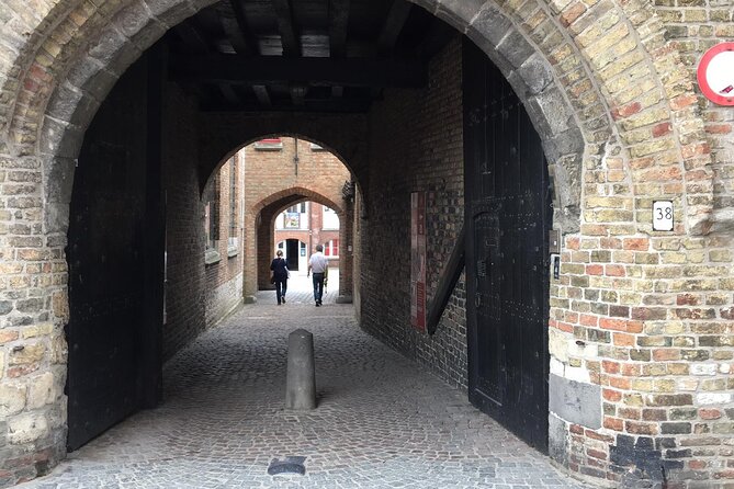 Bruges’ Legends and Hidden Treasures: A Self-Guided Audio Tour - Markt Square to Belfort: getting oriented fast