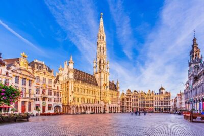 Brussels: City Walk with Audioguide in 7 Languages on your Phone - Starting at Place de la Chapelle: how the route flows through the center