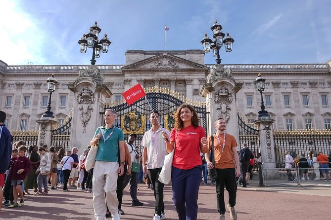 Buckingham Palace: Walking Tour with Entry & Audio Guide - St James Park to The Mall: why this route matters