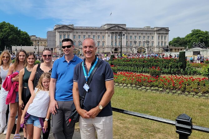 Buckingham Palace: Walking Tour with Entry & Audio Guide - What to look for inside: Picture Gallery, Throne Room, and more