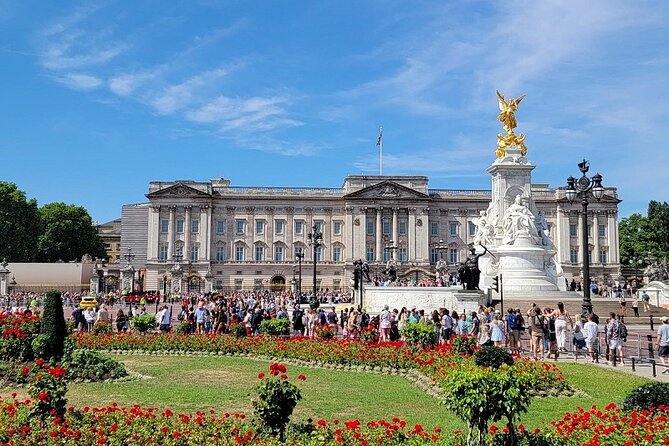 Buckingham Palace: Walking Tour with Entry & Audio Guide - The Mall and Clarence House: the ceremonial approach