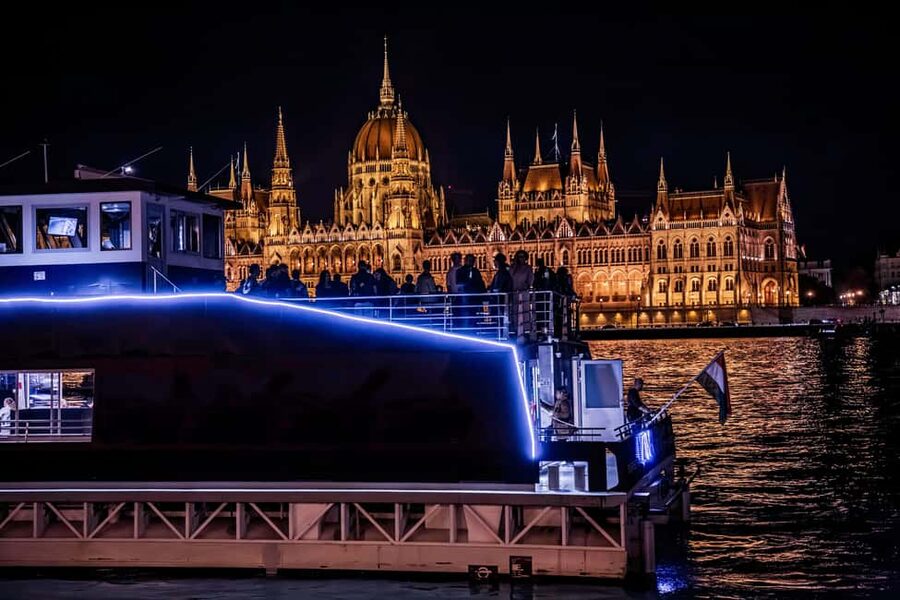 Budapest: Danube River Sightseeing Cruise with Audio Guide - Who This Danube Cruise Is For (and Who Should Rethink It)