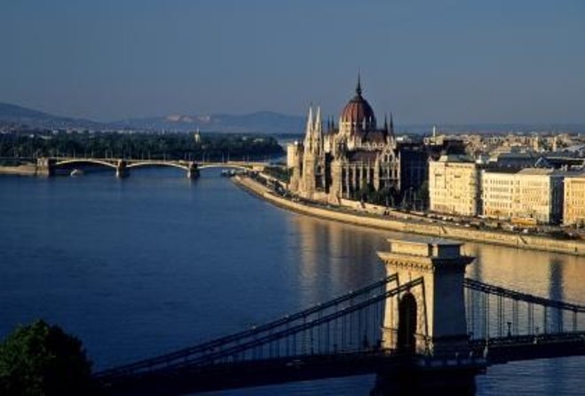 Budapest River Cruise with 1 Free Tokaj Frizzante and Audio Guide - Key things I’d plan around
