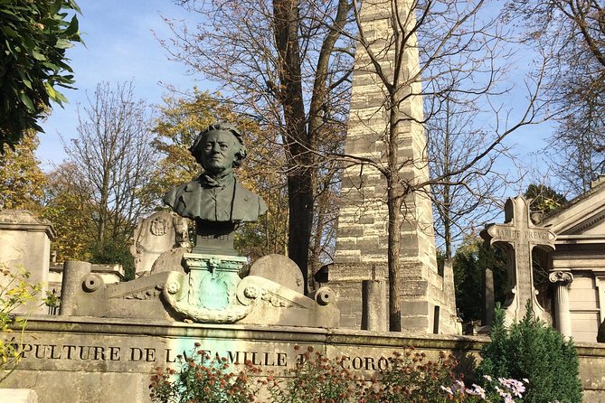 Bundle of Père Lachaise Cemetery: Self-Guided Audio Tours - How the VoiceMap GPS experience runs in the real world