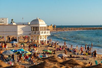 Cadiz: City Walk with Audio Guide in 7 Languages on your Phone - Plaza de San Juan de Dios and Arco del Pópulo: where the city pauses