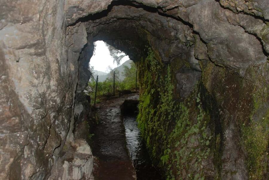 Caldeirão Verde: Queimadas PR9 Transfer and Self-Guided Hike - Self-guided, but not “figure it out alone”