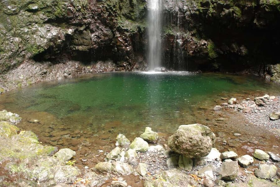Caldeirão Verde: Queimadas PR9 Transfer and Self-Guided Hike - Timing and crowds: why starting earlier helps
