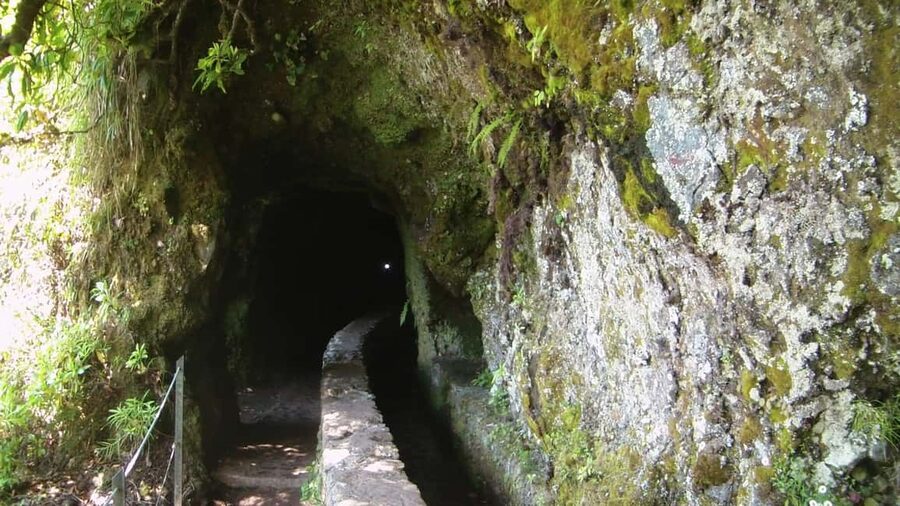 Caldeirão Verde: Queimadas PR9 Transfer and Self-Guided Hike - What to pack: gear for tunnels, mud, and sudden rain