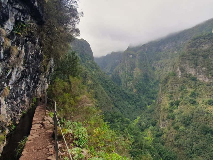 Caldeirão Verde: Queimadas PR9 Transfer and Self-Guided Hike - Getting there: transfers that reduce the stress