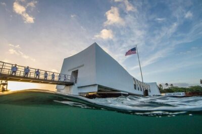 Captain's Official Pearl Harbor Self-Guided Multimedia Tour - Stop 1: Pearl Harbor National Memorial in a structured 2-hour visit