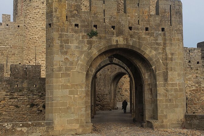 Carcassonne 's Medieval Walls: A Self-Guided Tour - Starting at Buste de Dame Carcas: the legend before the stone
