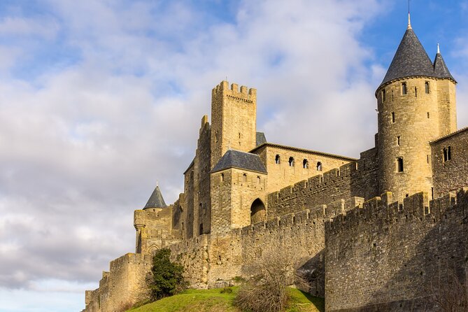 Carcassonne Scavenger Hunt and Highlights Self-Guided Tour - What You’ll Actually Do: Solve, Observe, Move On