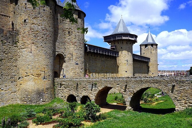 Carcassonne: Secrets of the Castle's Defense Self-Guided Tour - Porte Narbonnaise Start: Getting Your Bearings Fast