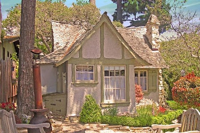 Carmel-by-the-Sea's Fairytale Houses: A Self-Guided Walking Tour - Ocean Avenue pacing, Bruno’s Market & Deli, and Carmel Plaza