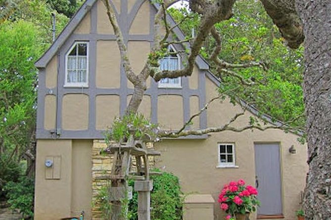 Carmel-by-the-Sea's Fairytale Houses: A Self-Guided Walking Tour - Devendorf Park finish: ending near the best kind of stoplight