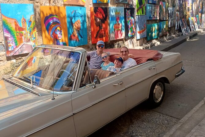 Cartagena Luxury Classic Car Tour + Bilingual Historian Guide - Plaza Santo Domingo and Teatro Adolfo Mejía: Balconies, Churches, and an Opera-House Shape