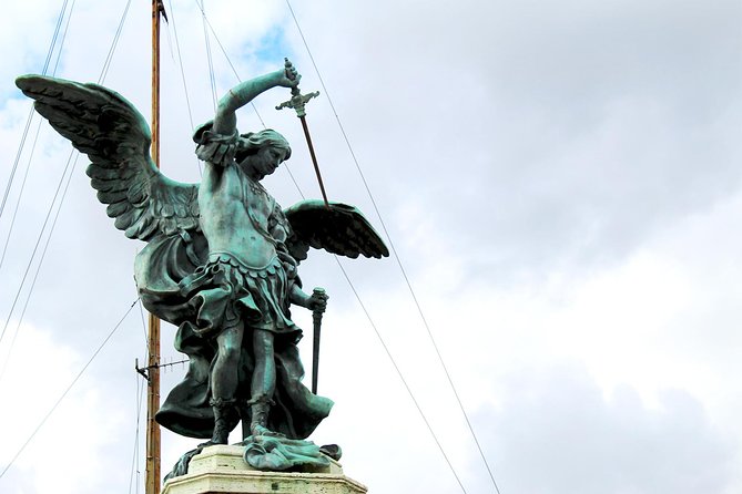 Castel Sant'Angelo E-Ticket & Multilingual Audio Guide - Stop 2: Hadrian’s mausoleum ramp and the imperial urns