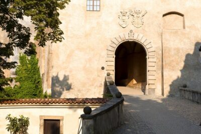 Cesky Krumlov Scavenger Hunt & Highlights Self Guided Audio Tour - App-First Logistics: Starting, Pausing, and Finding Your Route