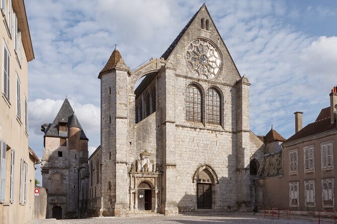 Chartres Self-Guided Walking Tour with an APP - Stop 5: Statue du général Marceau (youth, bronze, and memory)
