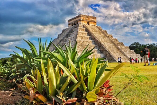 Chichen Itza Walking Tour with Audioguide (no ticket) - Comfort and pace: no waiting on a group