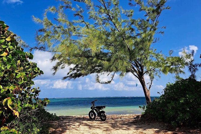 Coastal E-Bike Adventure: Full-Day Self-Guided Tour Grand Cayman - Stop-by-Stop: From the Welcome Sign to Fort George