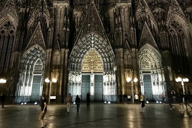 Cologne Haunted Quest: The Witch Self-Guided Tour - Stop 2: Cologne Cathedral, UNESCO status, and the Three Kings reliquary angle