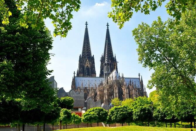 Cologne Scavenger Hunt and Highlights Self Guided Audio Tour - What makes it great for groups, families, and teammates