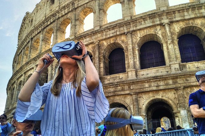 Colosseum Self-Guided with Virtual Reality (Official Product) - Meeting at the Arch of Constantine: the black flag detail matters