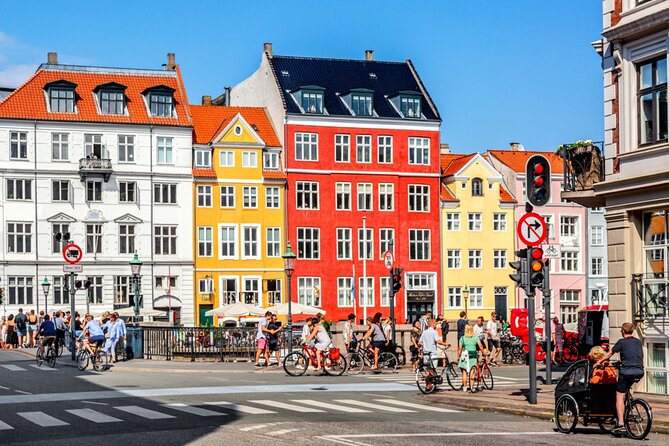 Copenhagen Little Mermaid Exploration Game and Self-Guided Tour - Stork Fountain and Amalienborg: Royal Copenhagen in Two Easy Legs