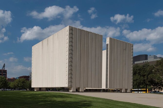 Dallas Scavenger Hunt & Self-Guided Tour - Dallas City Hall: a smoother middle where the walking stays manageable