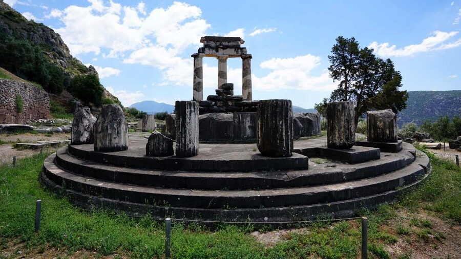 Delphi Self-Guided Tour with 3D Models & Audio (No Ticket) - Pythia and the Bay-Leaf Detail That Makes It Human