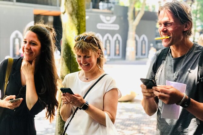 Discover Bruges with a self-guided Outside Escape city game tour! - Wijngaardplein: beguinage gate, Sashuis, and water in the background