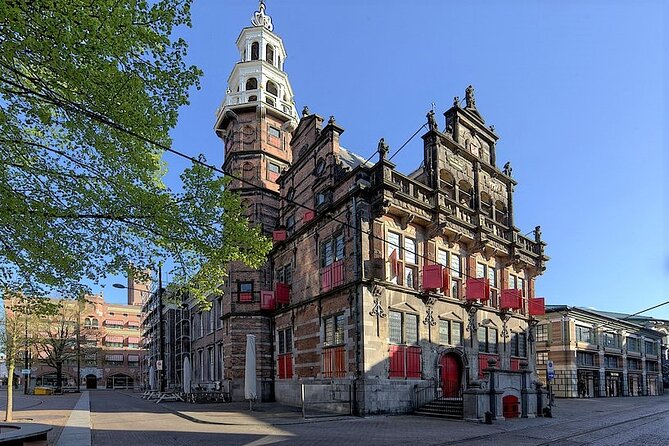 Discover The Hague with a self-guided Outside Escape city tour - Hofvijver: your first riddle and the view of power