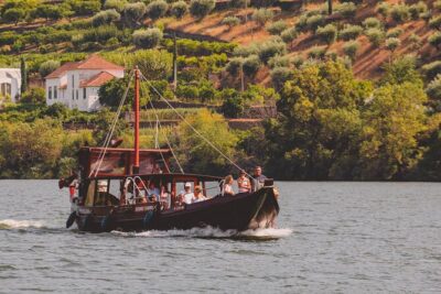 Douro Valley: Rabelo Boat Tour with Audio Guide - Meeting at Pinhão: where to start and what to expect