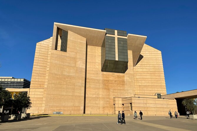 Downtown Los Angeles: A Self-Guided Audio Tour - The Broad and Walk Disney Concert Hall: modern edges you can spot fast