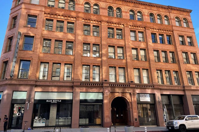 Downtown Los Angeles: A Self-Guided Audio Tour - VoiceMap offline access: the practical advantage in Downtown