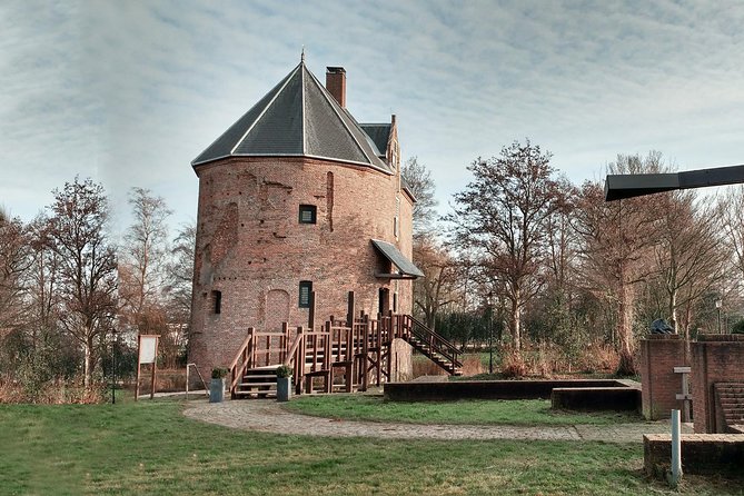 Drive it yourself electric History and Castle GPS audio tour - Stop 1: ’t Huys Dever and the medieval first impression